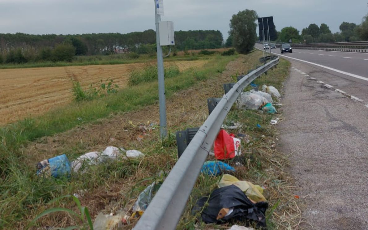Rifiuti in Superstrada