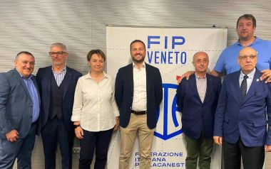 Crivellaro (al centro) con i consiglieri elettti