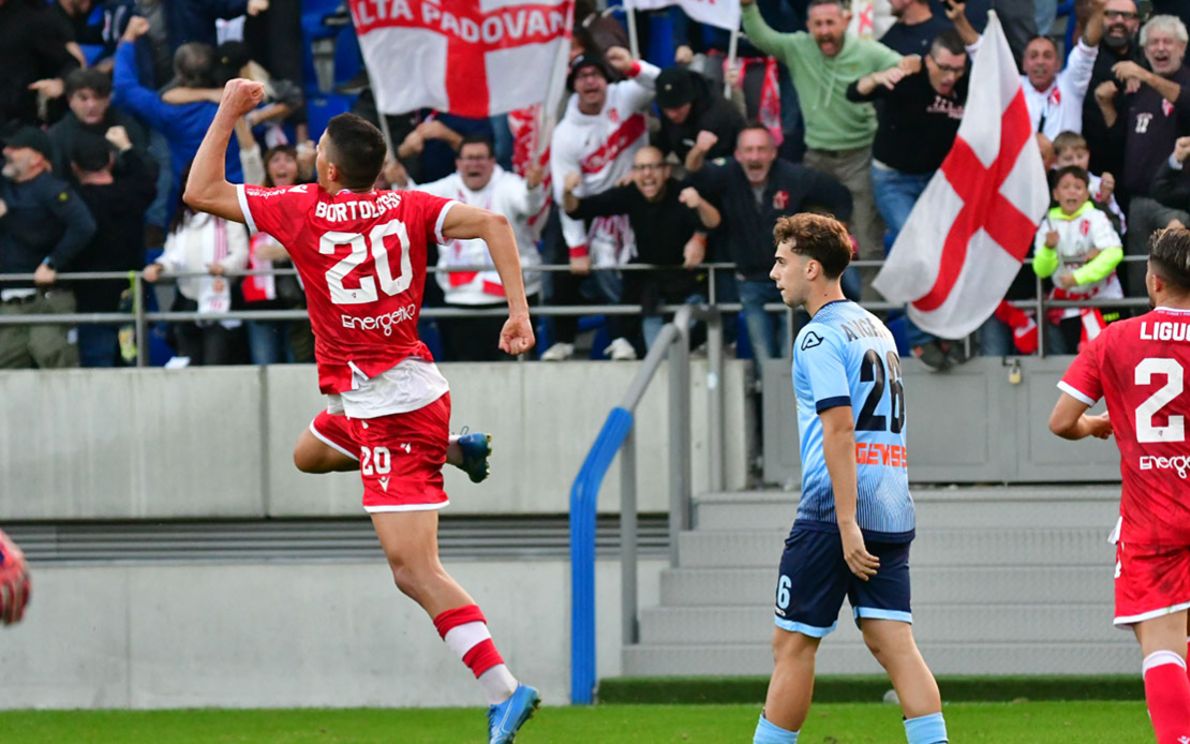 Esultanza Bortolussi (Foto Padova Calcio)