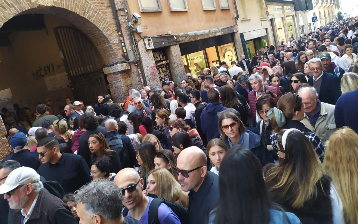 Turisti via Cappello