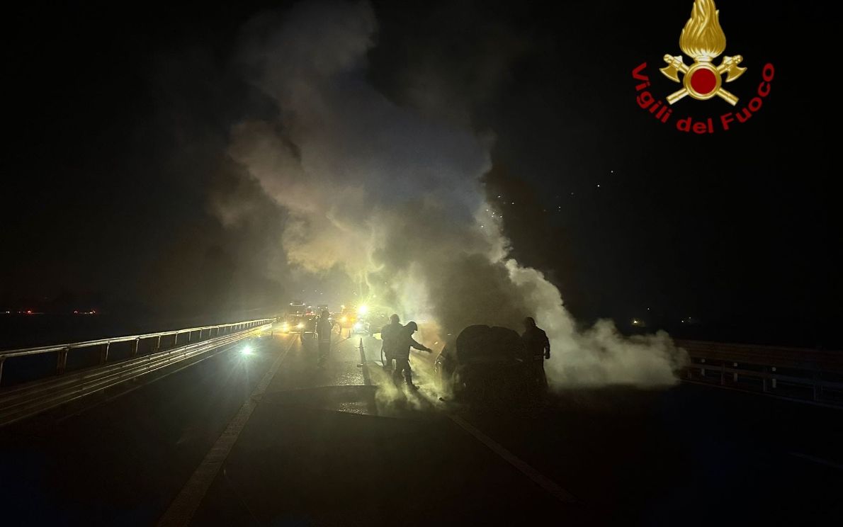 Incidente e fiamme in A4