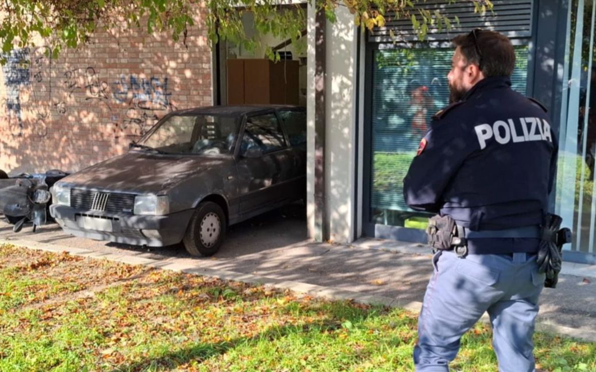 Guizza, poste rapinate: l’auto usata come ariete