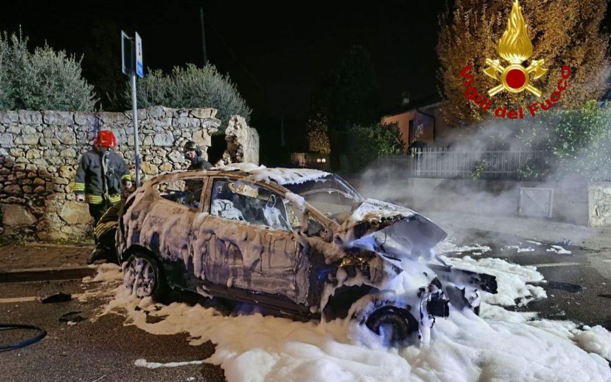 Auto incendiata a Colognola