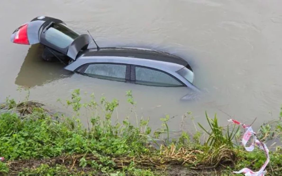Auto nel canale a Lozzo Atestino