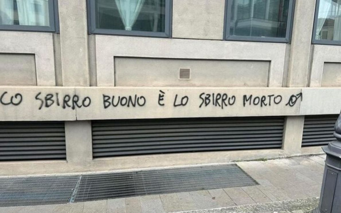Scritta contro la Polizia
