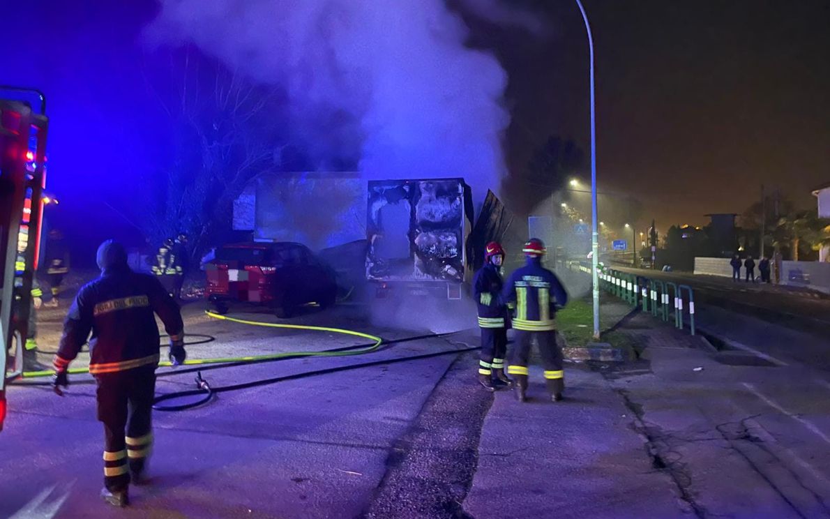 Furgone in fiamme a Conselve