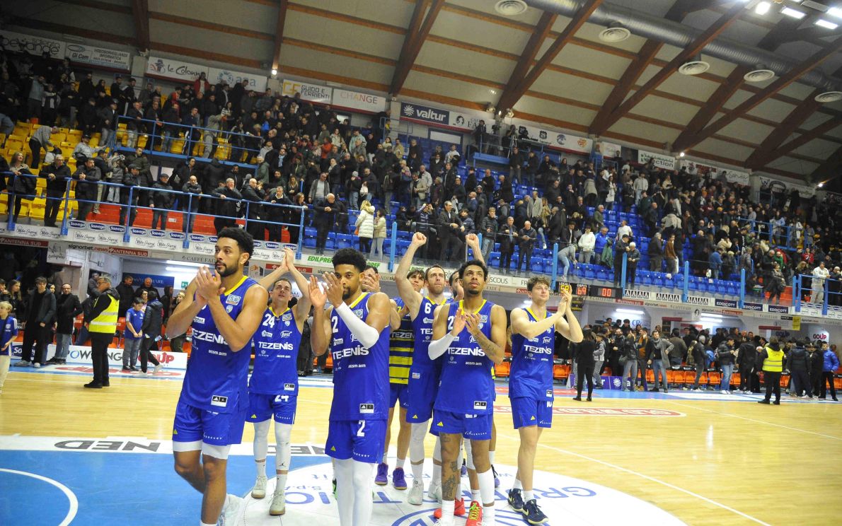 Tezenis festeggia a Brindisi