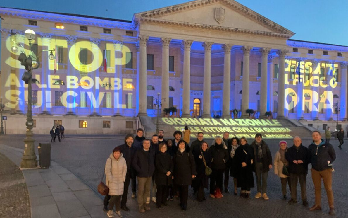 Il municipio di Verona illuminato di blu