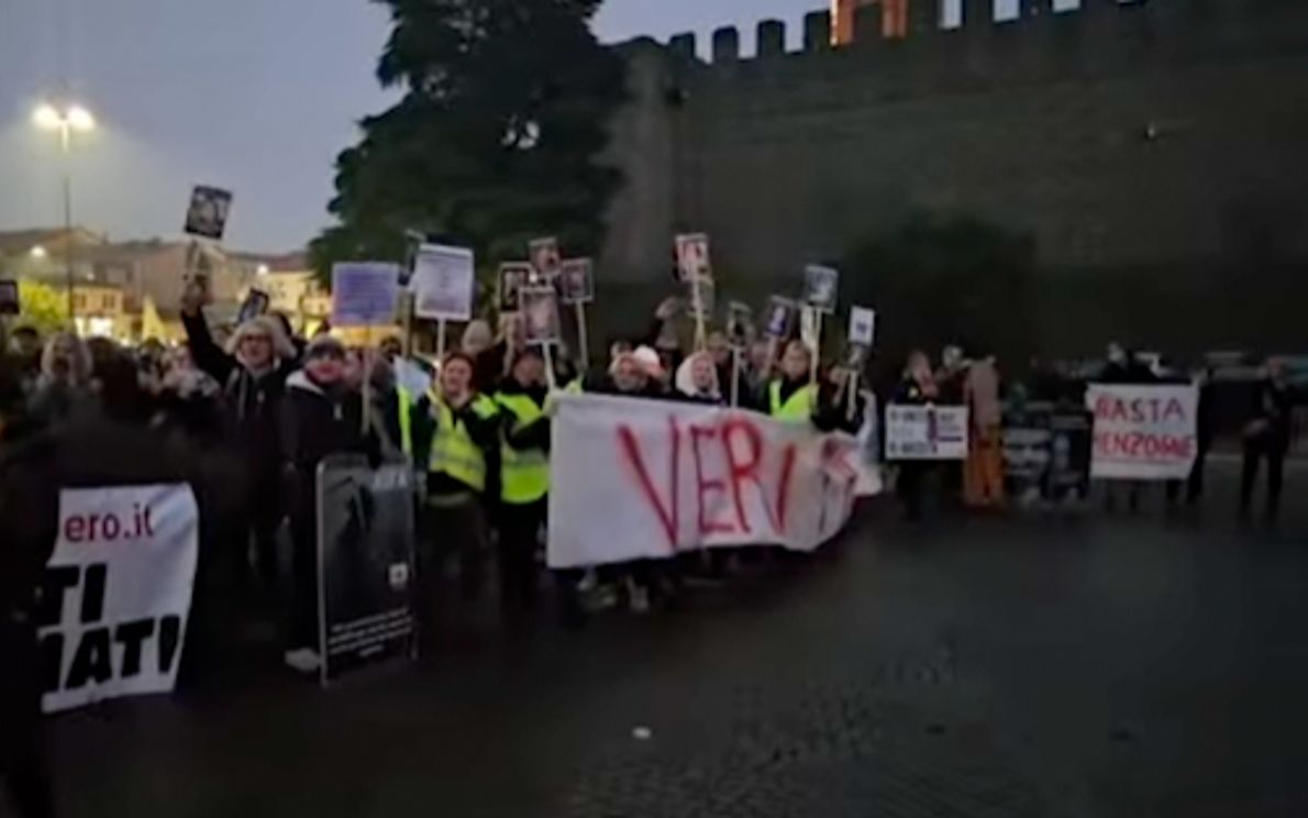 Protesta contro Speranza