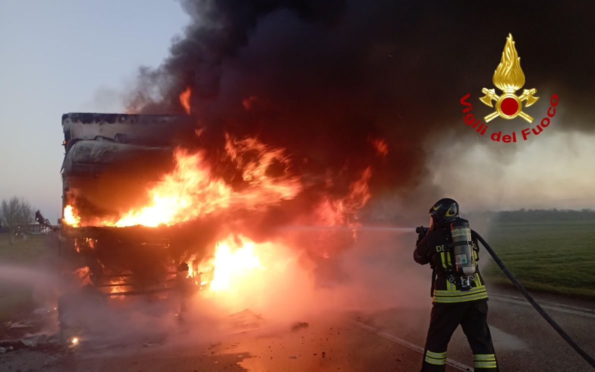 Incendio di un mezzo pesante