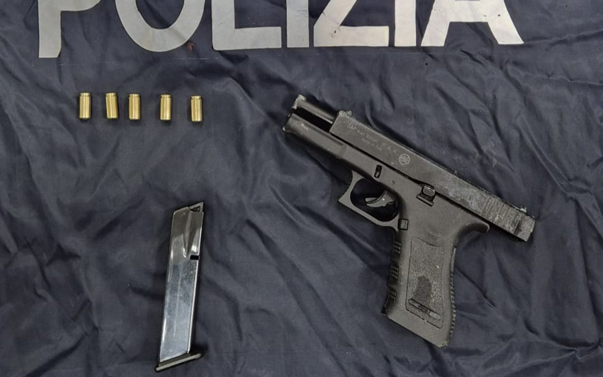Spaccio, anche una pistola in piazza De Gasperi