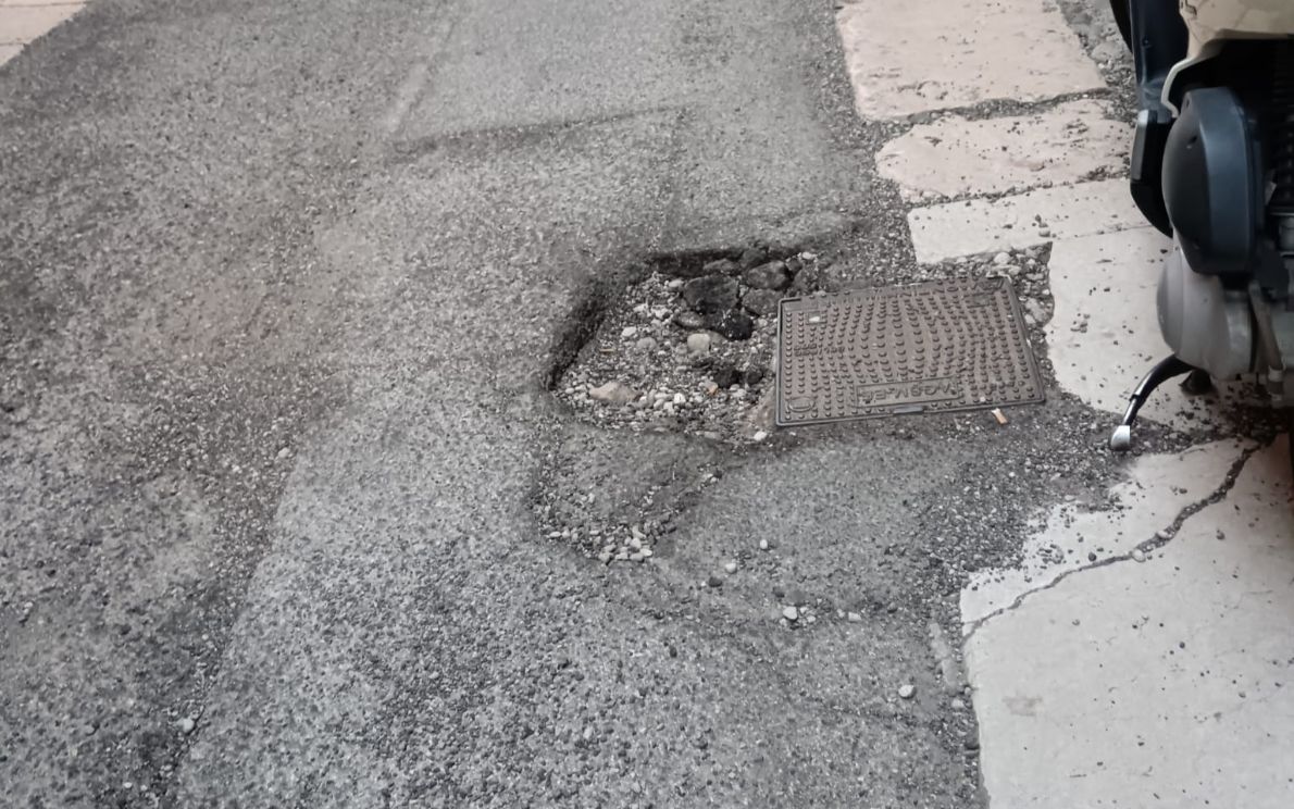 Una buca in città