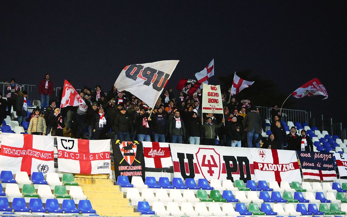 Tifosi padovani al Turina (foto Calcio Padova)