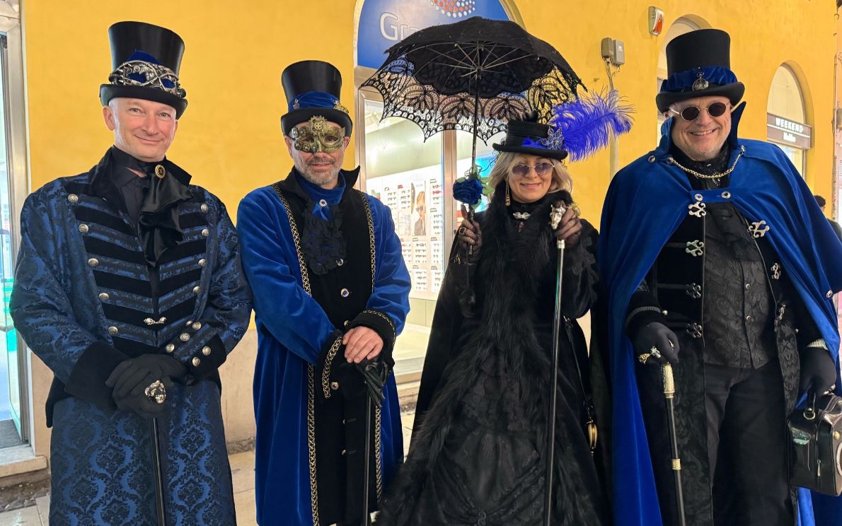 Costumi