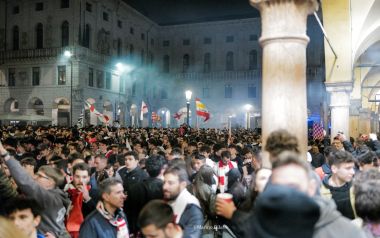 Festa in piazza tifosi Padova (Marino Bilato)