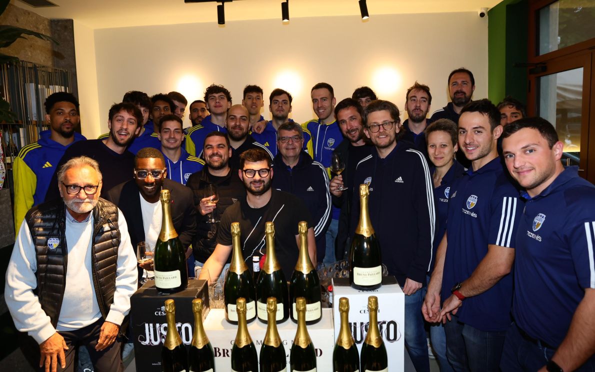 Tezenis brindisi fine stagione