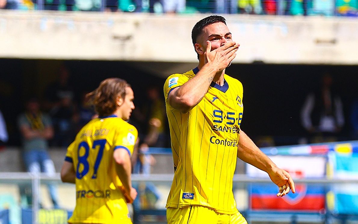 Coppola dopo il gol al Lecce (hellasverona)