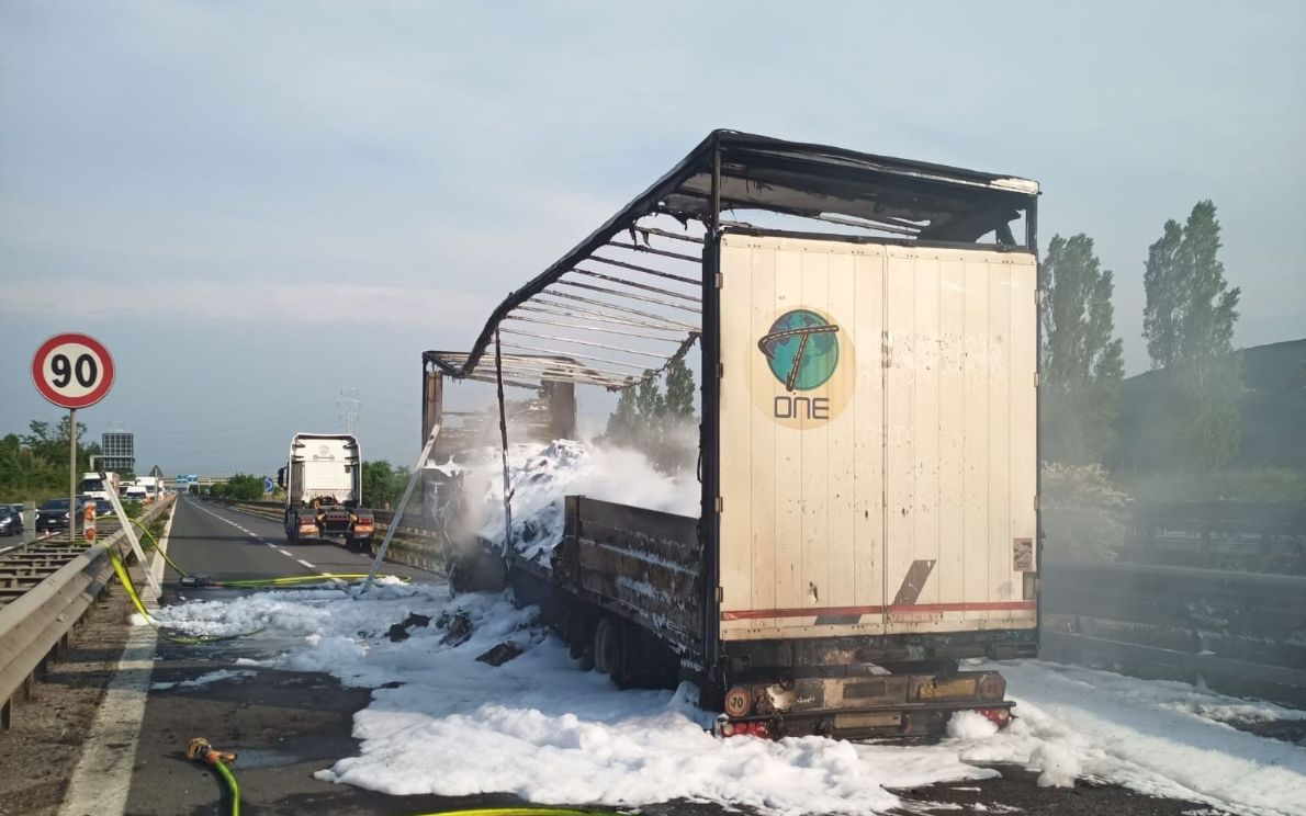 Autocarro in fiamme