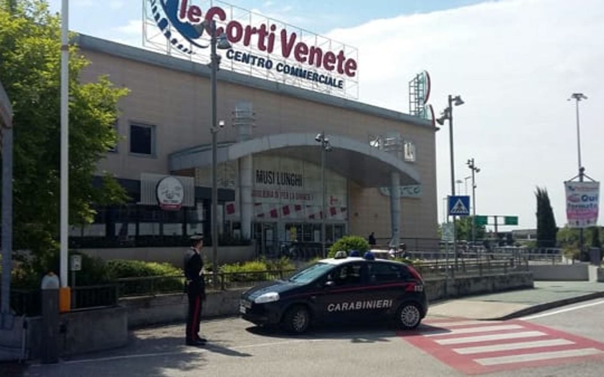 Carabinieri alle Corti Venet