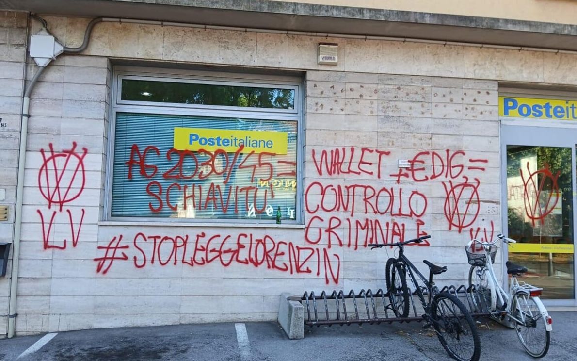 Poste imbrattate in via Facciolati