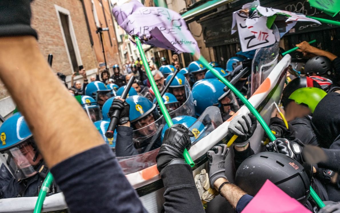 Scontri a Venezia al Festival delle Regioni