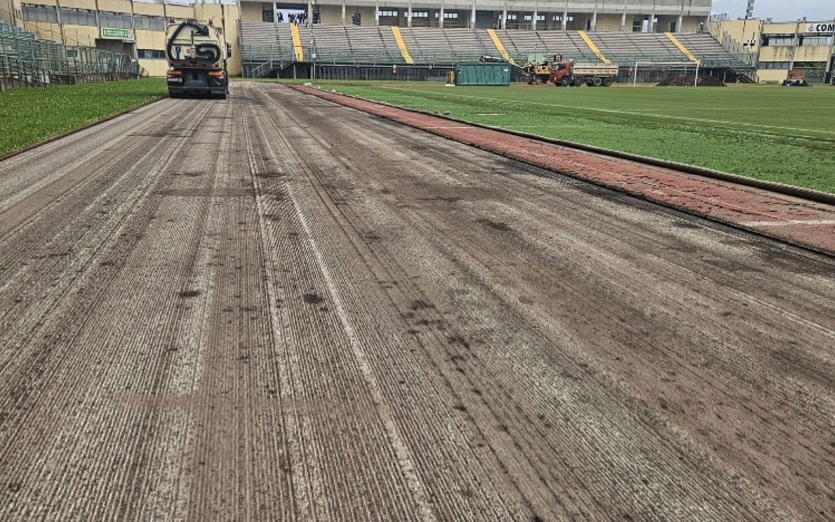 Rimozione della pista di atletica
