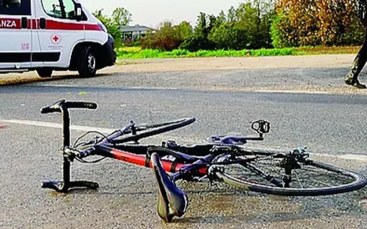 Ciclista travolto