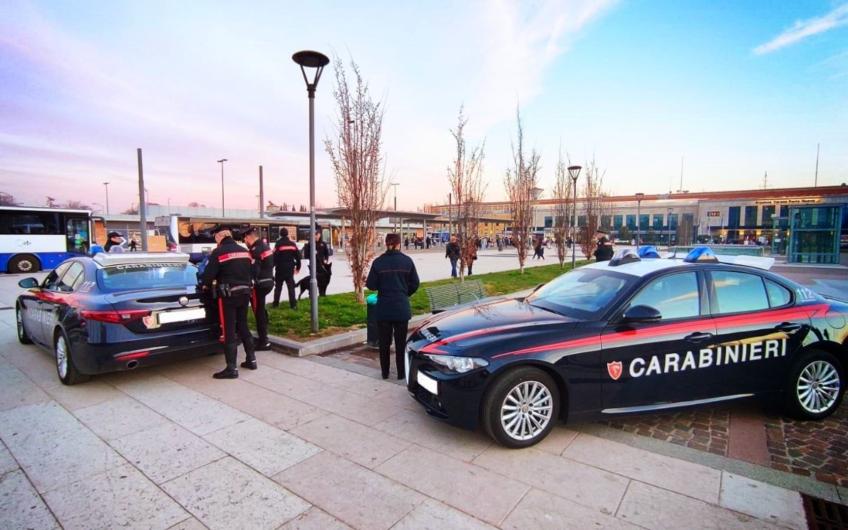 Carabinieri in stazione
