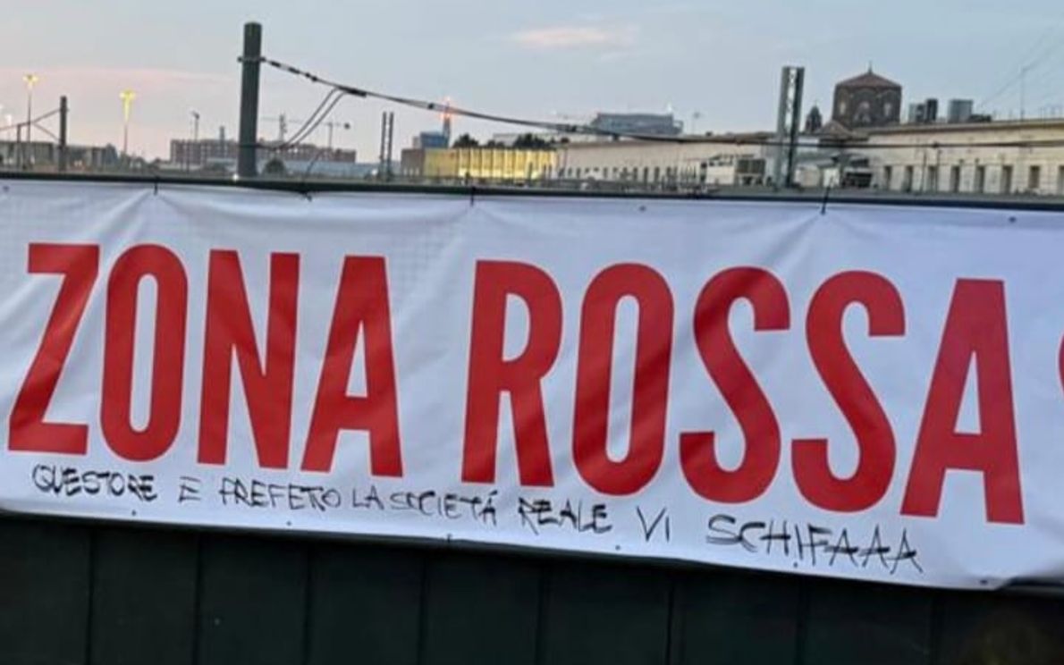 Arcella zona rossa, striscione contro Prefetto