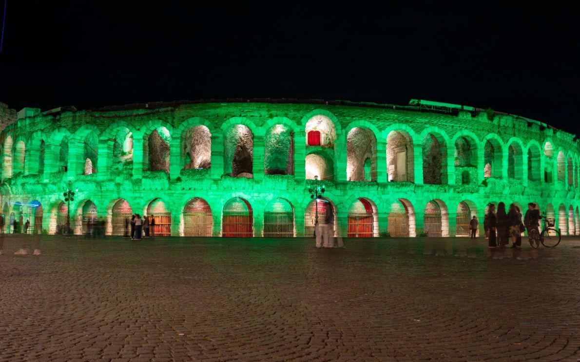 Arena accesa di verde