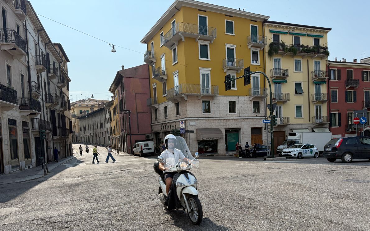 Via San Paolo aperta in direzione centro