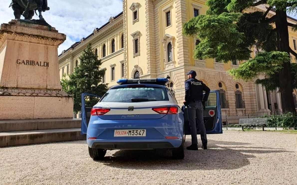 Polizia in Piazza Viviani