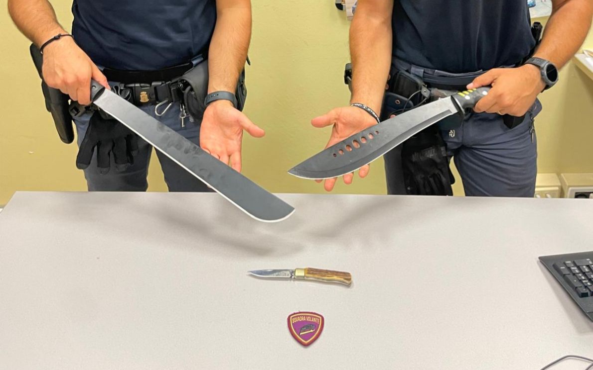 I due machete sequestrati