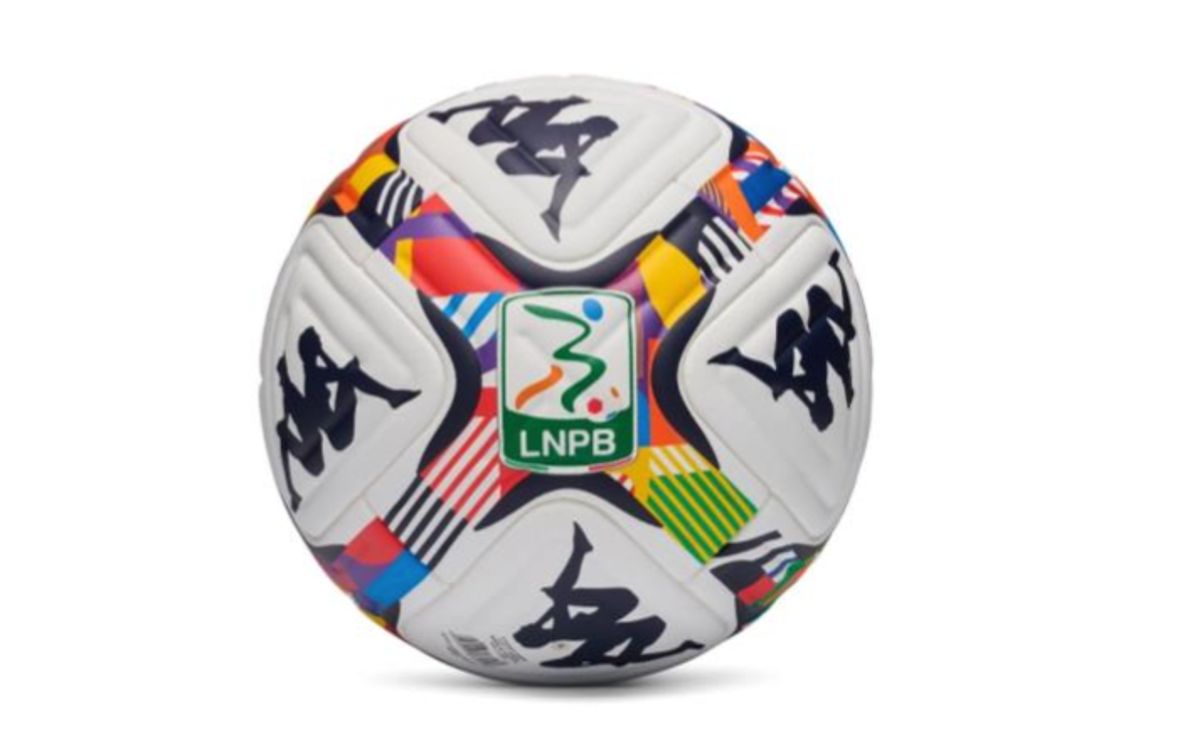 Il pallone della Serie B 2025/26