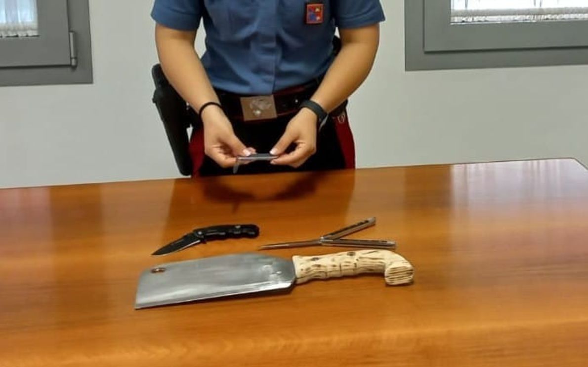 Coltelli Sequestrati – Carabinieri