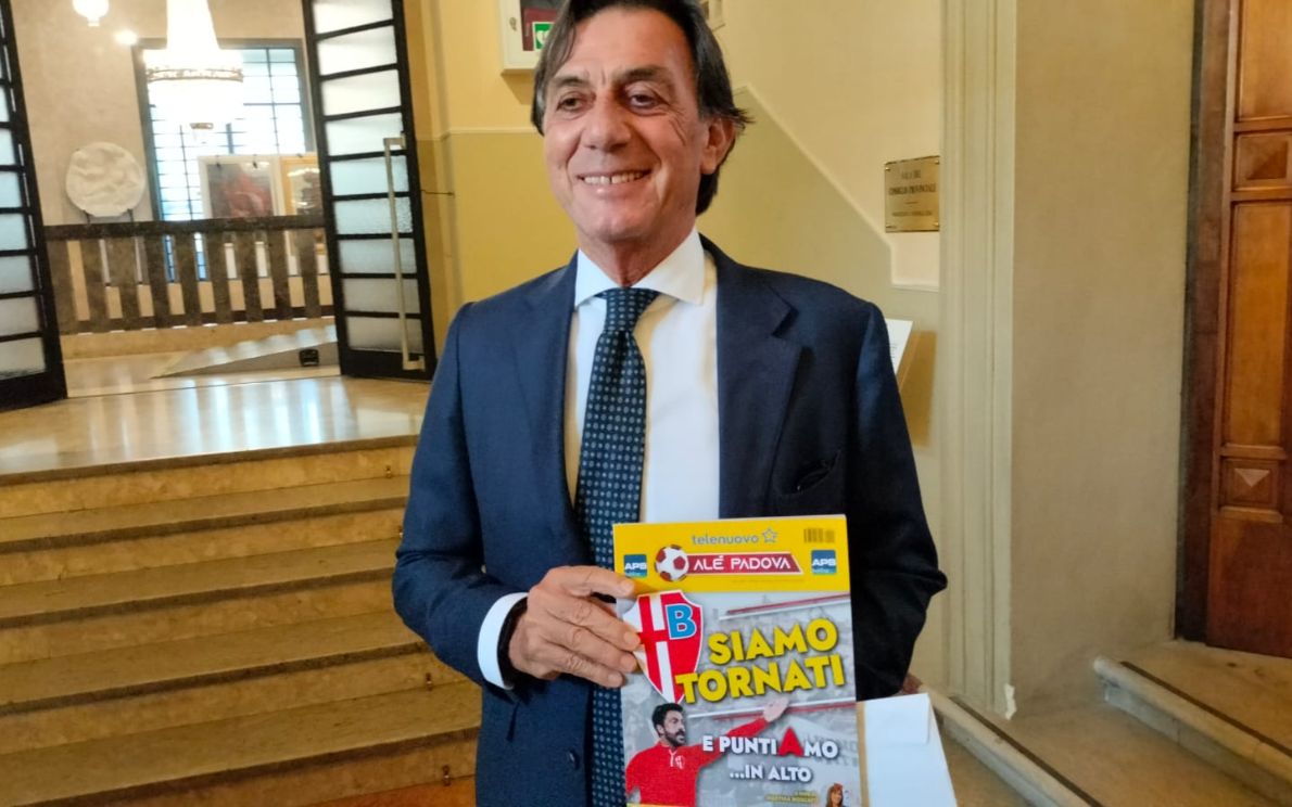 Sergio Giordani con la rivista Alè Padova