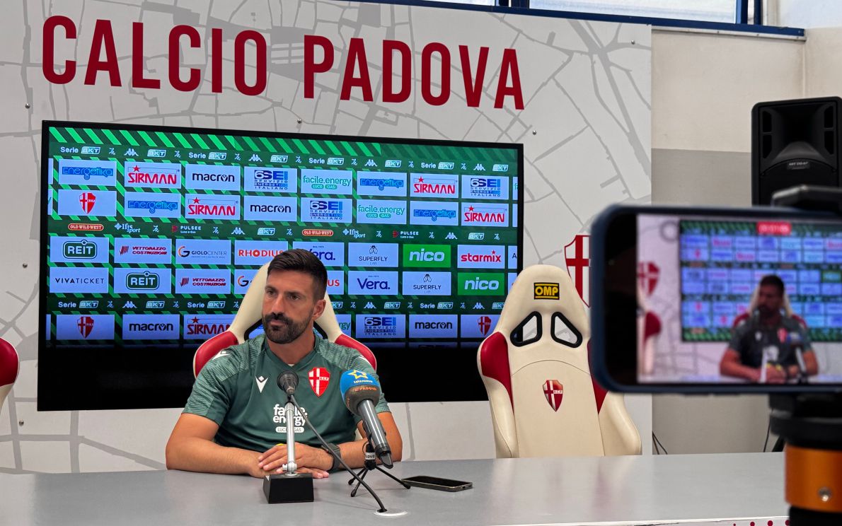 Mister Andreoletti in conferenza stampa