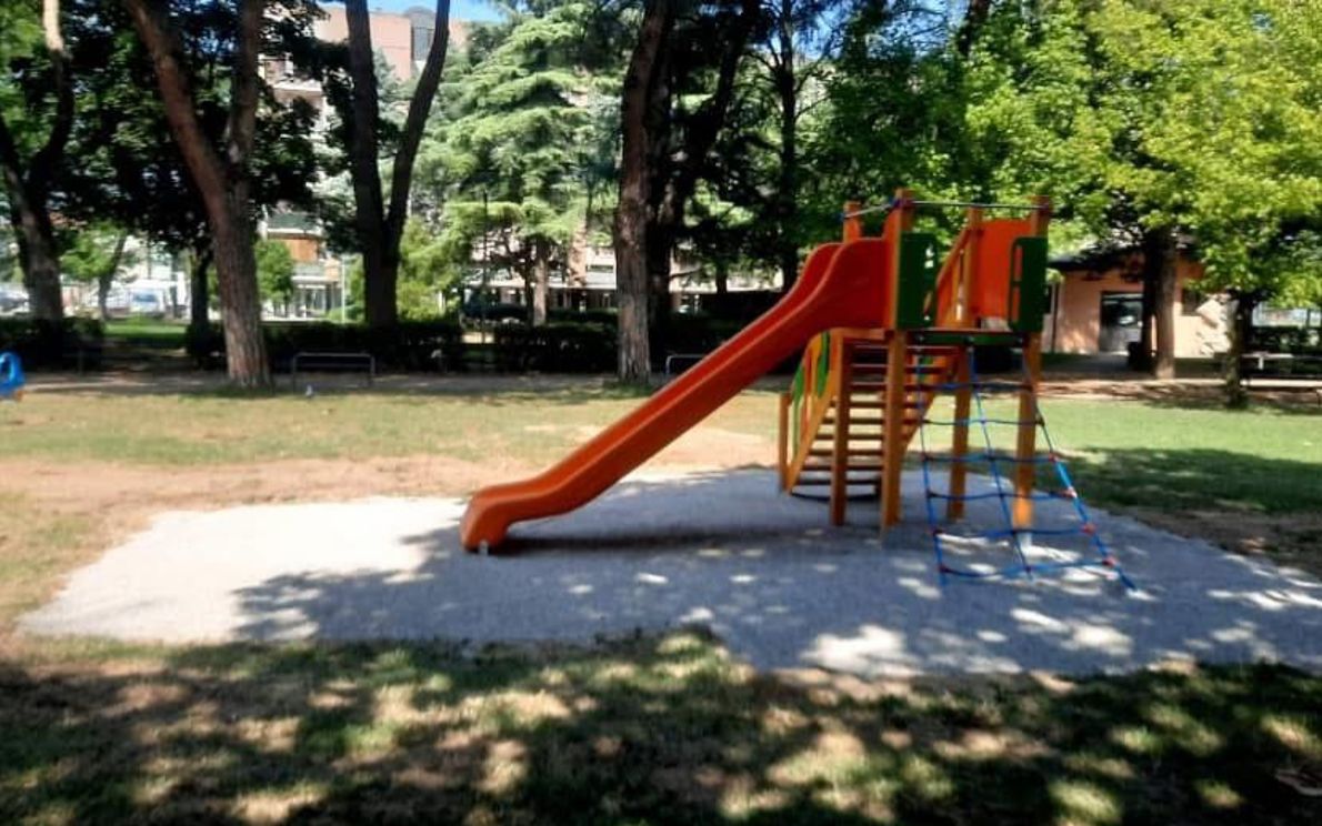 Scivolo nei parchi pubblici