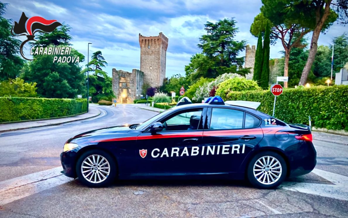 L’intervento dei carabinieri ad Este
