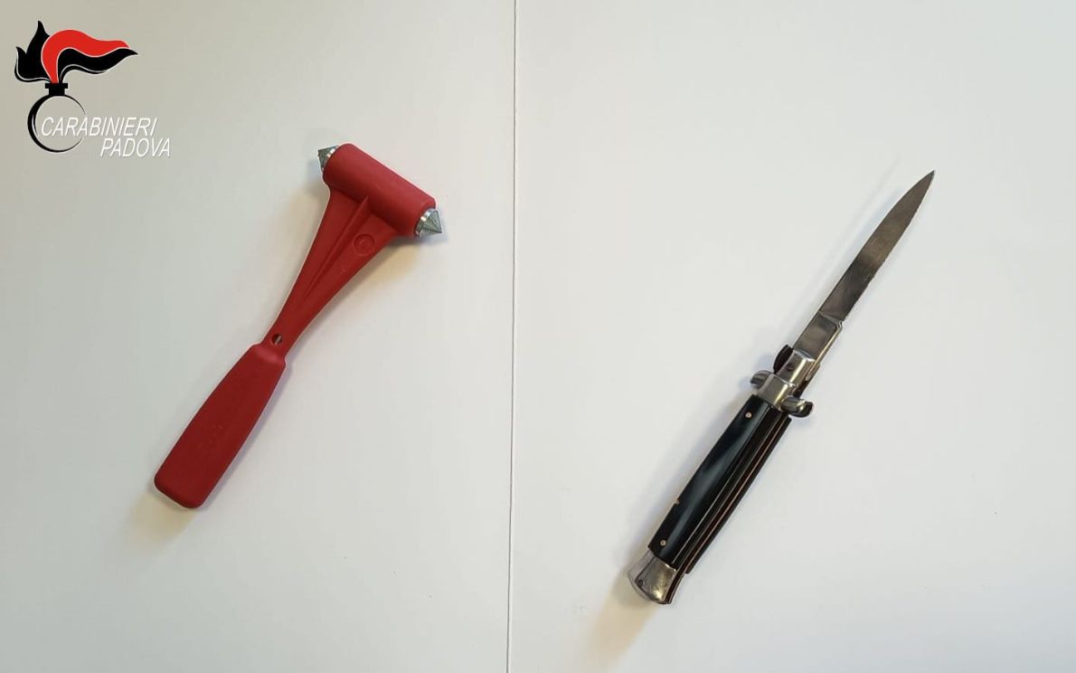 Coltello e martello frangivetri