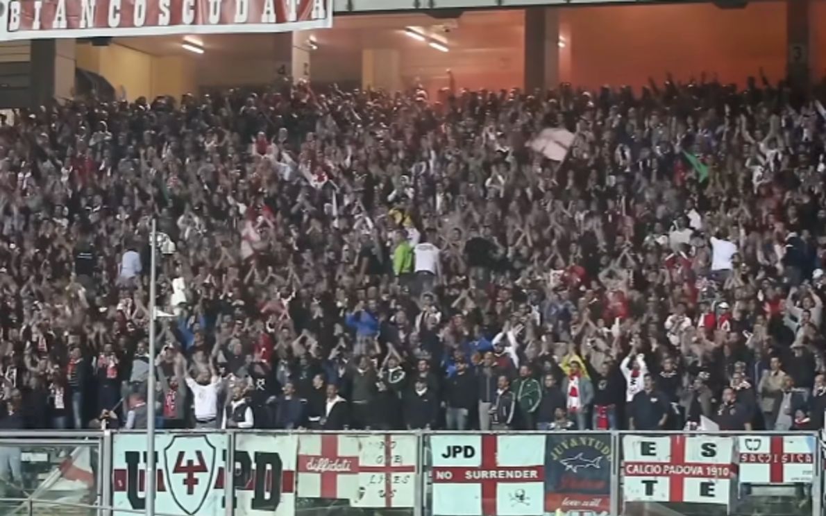 La Tribuna Fattori con gli ultrà