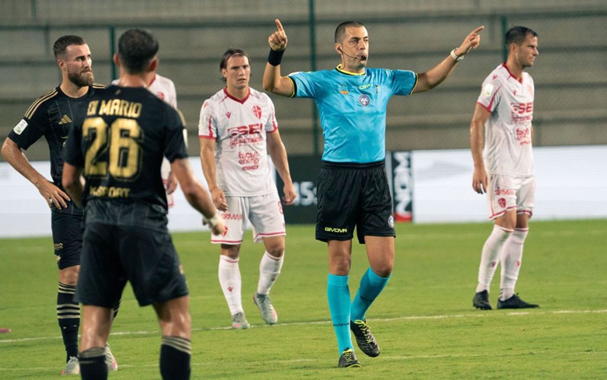 L’arbitro di Padova-Virtus Entella (foto Boggian)