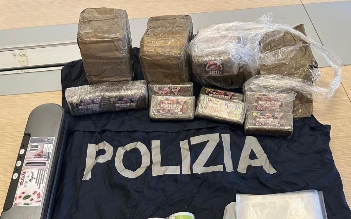 Polizia, sequestrati 5kg di hashish