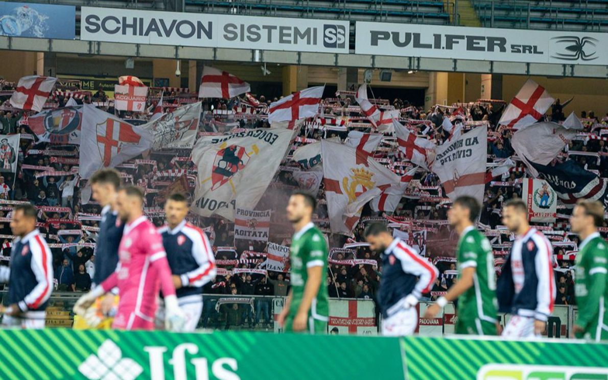 Padova-Avellino, ingresso in campo (foto Boggian)