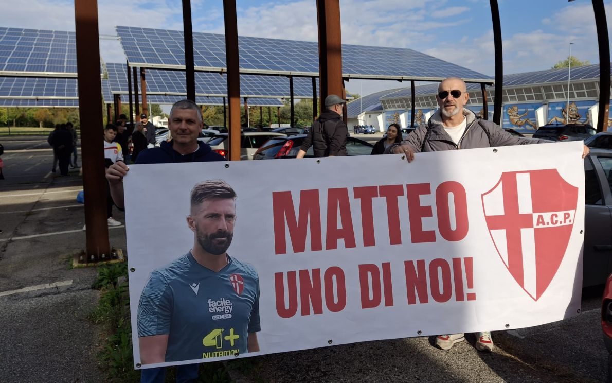 Uno striscione per Matteo Andreoletti