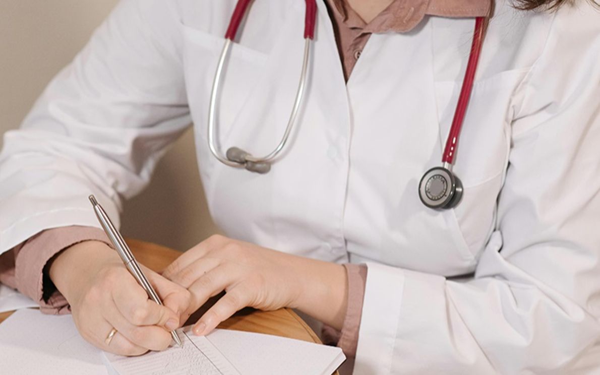 Un medico