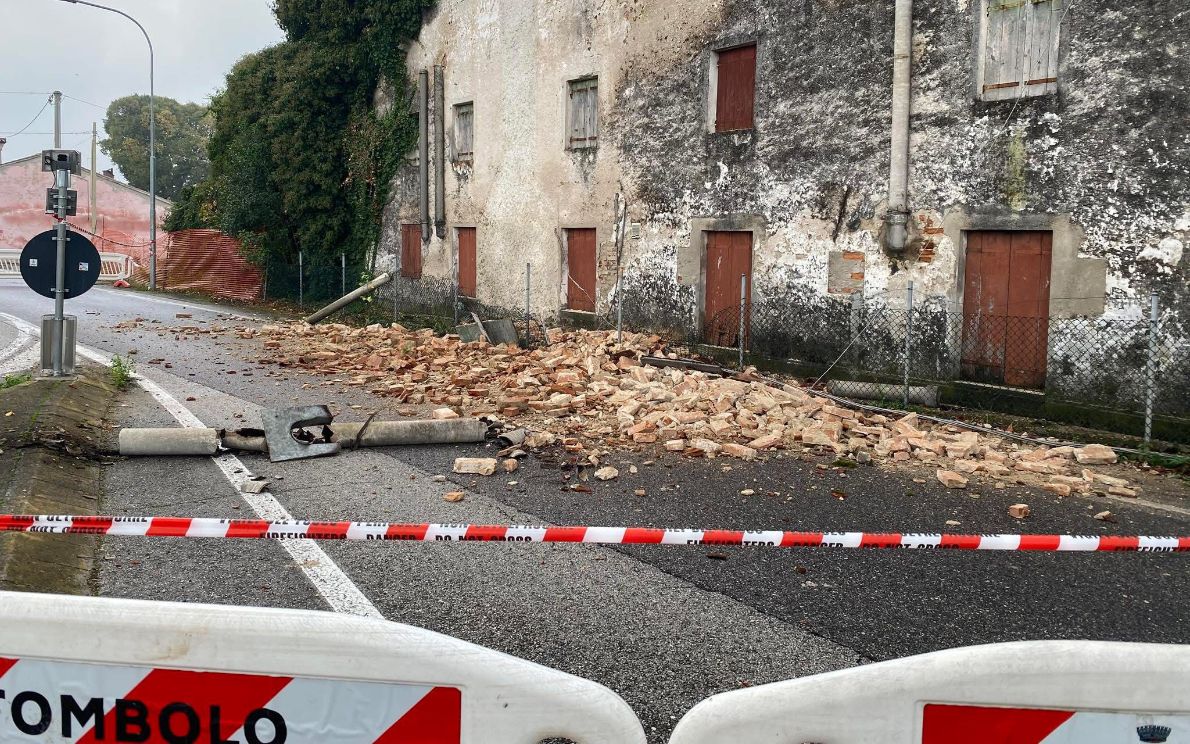 Crollo abitazione a Tombolo