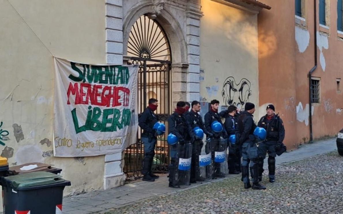 Polizia sgombera studentato Meneghetti