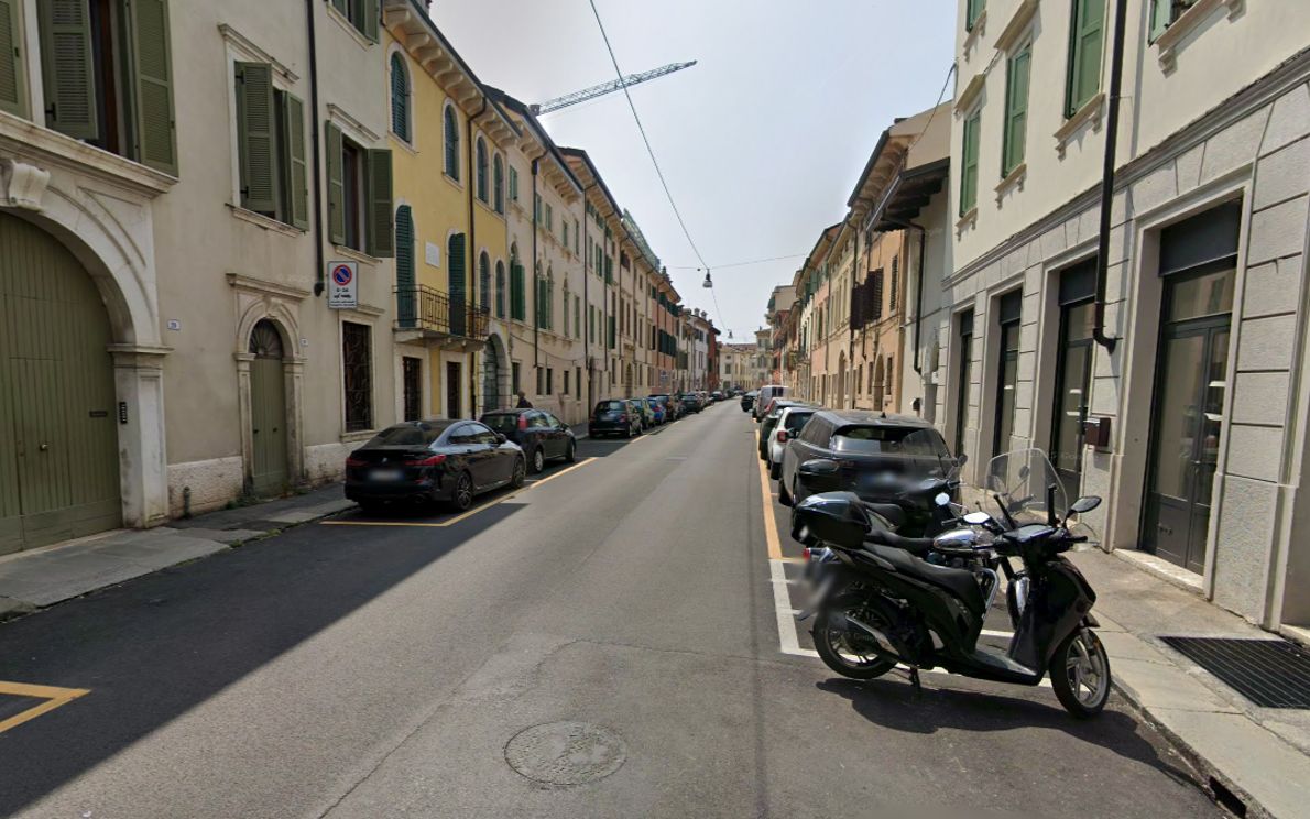 Via Mazza, all’incrocio con via Maffi