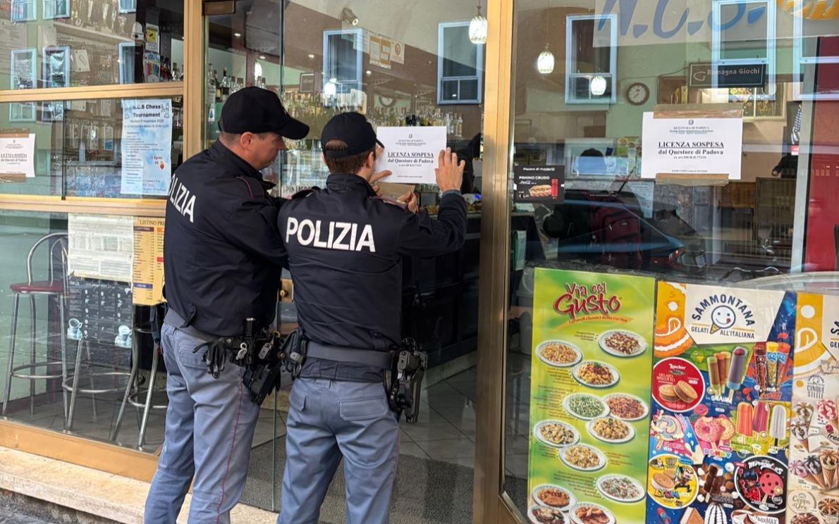 Bar chiuso della Polizia in via Belzoni